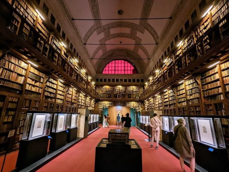 Veneranda Biblioteca Ambrosiana — Codex Atlanticus, Milan